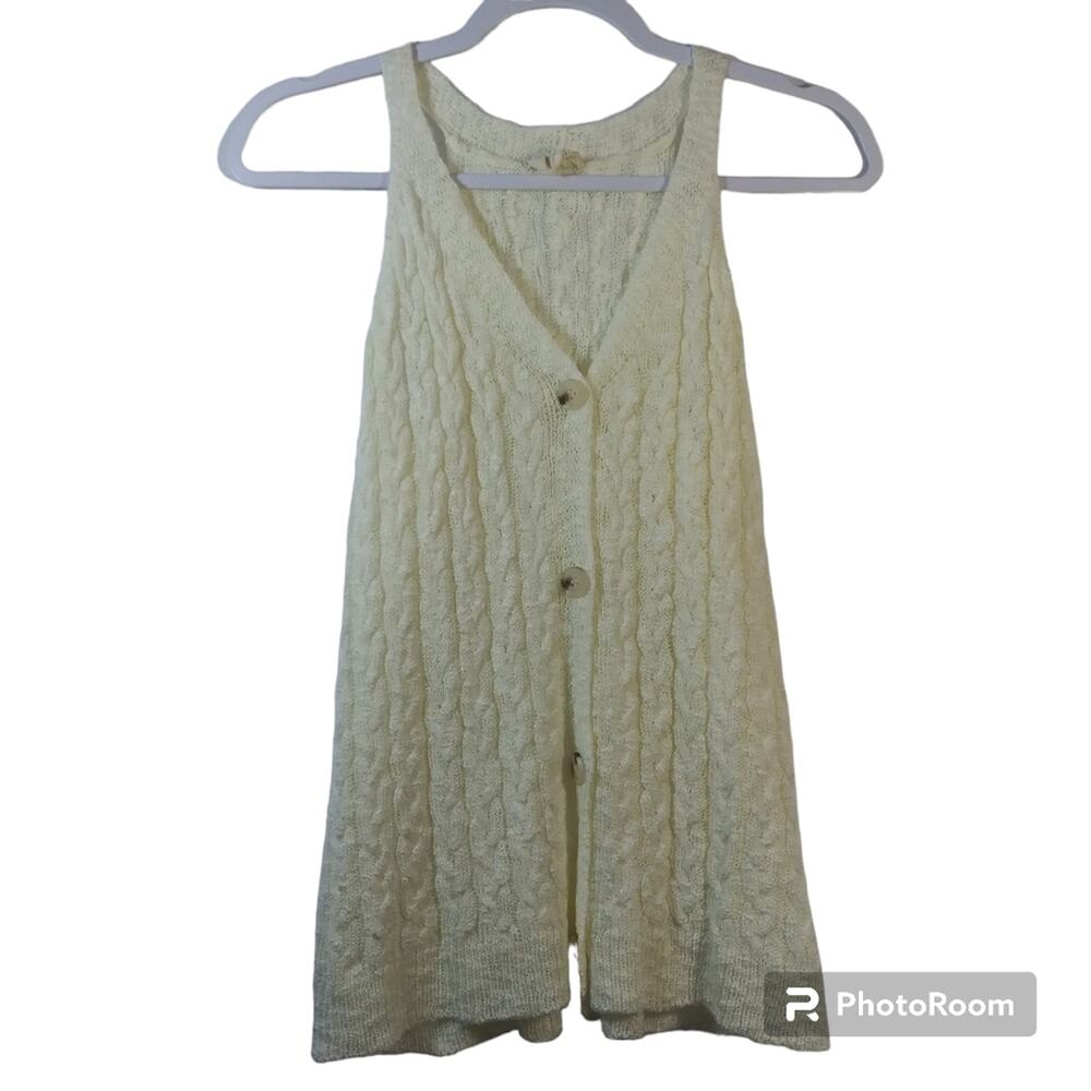 1.4.3 Story By Line Up Cream Cable Knit Button Front Sweater Vest Size M